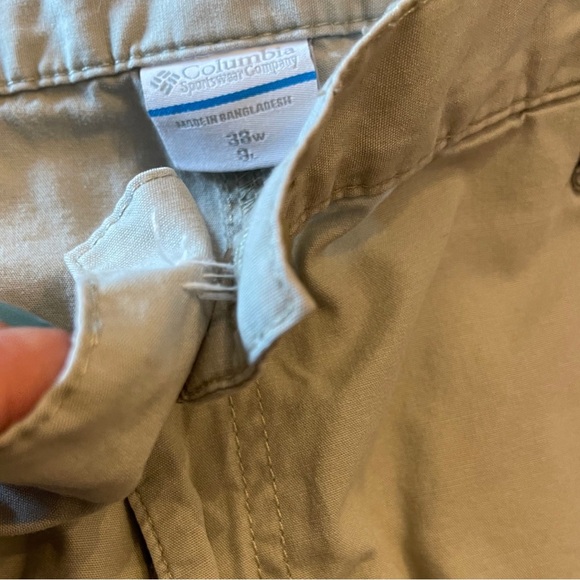 Men’s Columbia outdoor hiking camping gorpcore tan khaki shorts. Size 38 - Picture 3 of 4